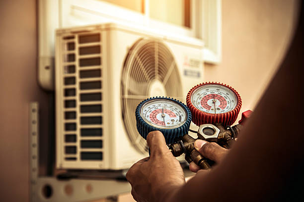 Professional Hvac technician working in Malden, MO